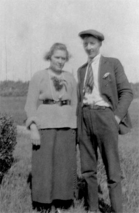 Henry Carl and Anna Magnusson Isackson wedding on June 30, 1922
